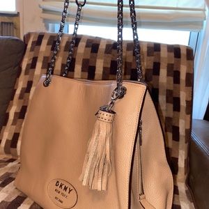 DKNY tote Bag. Saciando Leather Chain handles